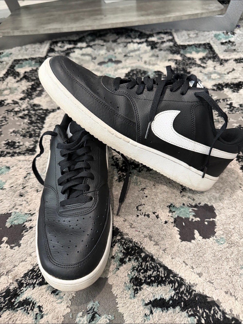 Nike Men’s Black Low-Top Sneakers with White Sole - Picture 2 of 5